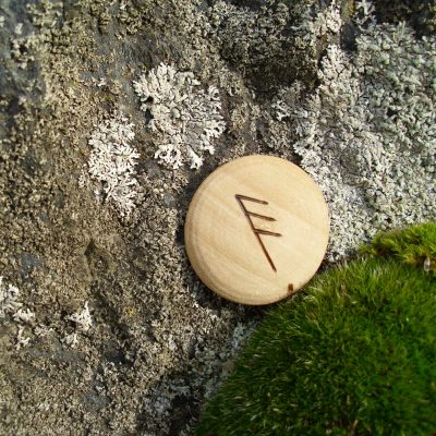 Pocket Rune for academic brilliance - Wooden Rune Amulet - Akademisk briljans