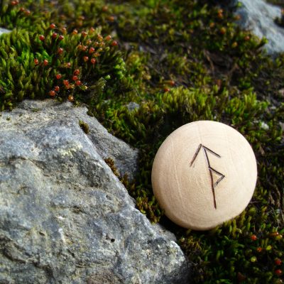 Pocket Rune for confidence - Wooden Rune Amulet - Selvtillit