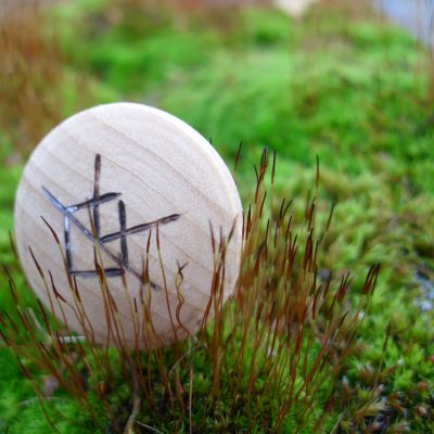 Pocket Rune for creativity - Wooden Rune Amulet - Kreativitet