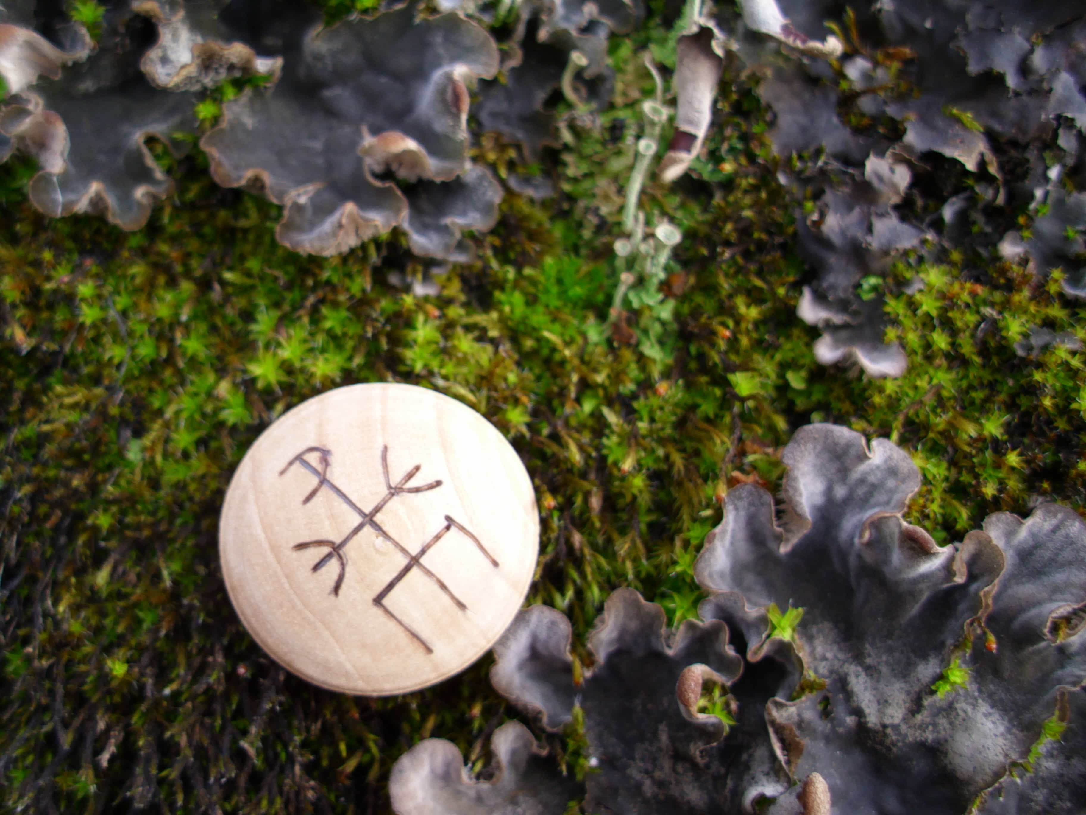 Pocket Rune to Block and Return - Wooden Rune Amulet / Blokkere og returnere