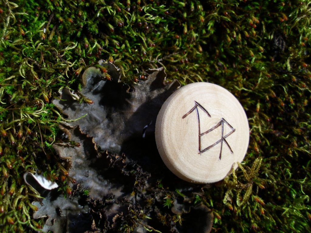 Pocket Rune for Justice - Wooden Rune Amulet