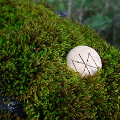 Pocket Rune to Maintain a Relationship - Wooden Rune Amulet - Opprettholde et forhold