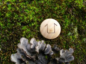 Pocket Rune for Mother and Daughter - Wooden Rune Amulet - Mor og datter